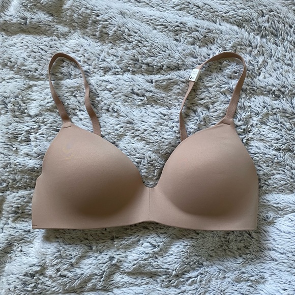 New Victoria’s Secret wireless t-shirt bra - Picture 1 of 3